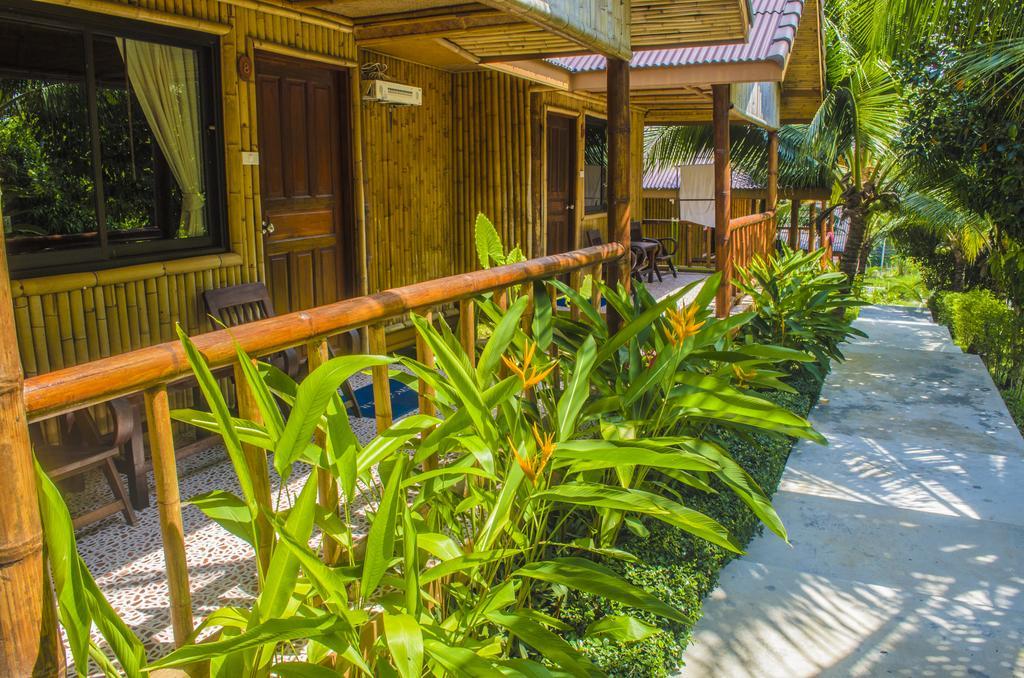 The Fisherman'S Chalet Natien Beach  Exterior photo
